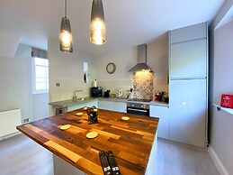 Meadfoot Bay Apartment at Hesketh Crescent