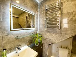 Meadfoot Bay Apartment at Hesketh Crescent