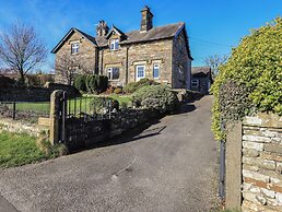 2 Lupton Hall Cottages