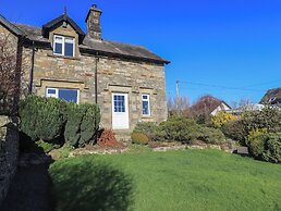 2 Lupton Hall Cottages