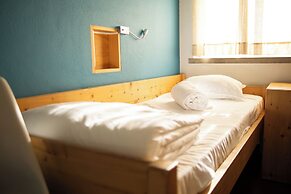 Wax Hostel & Apts