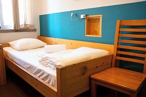 Wax Hostel & Apts