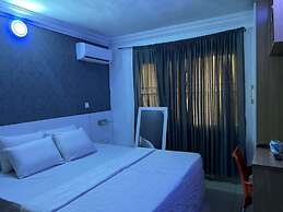 Plot1 Suites