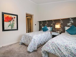 Waters Edge Lodge