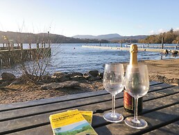 Waters Edge Lodge