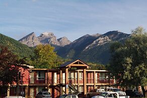 EasyStay Inn & Suites Fernie