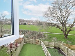 8 Park View Grove