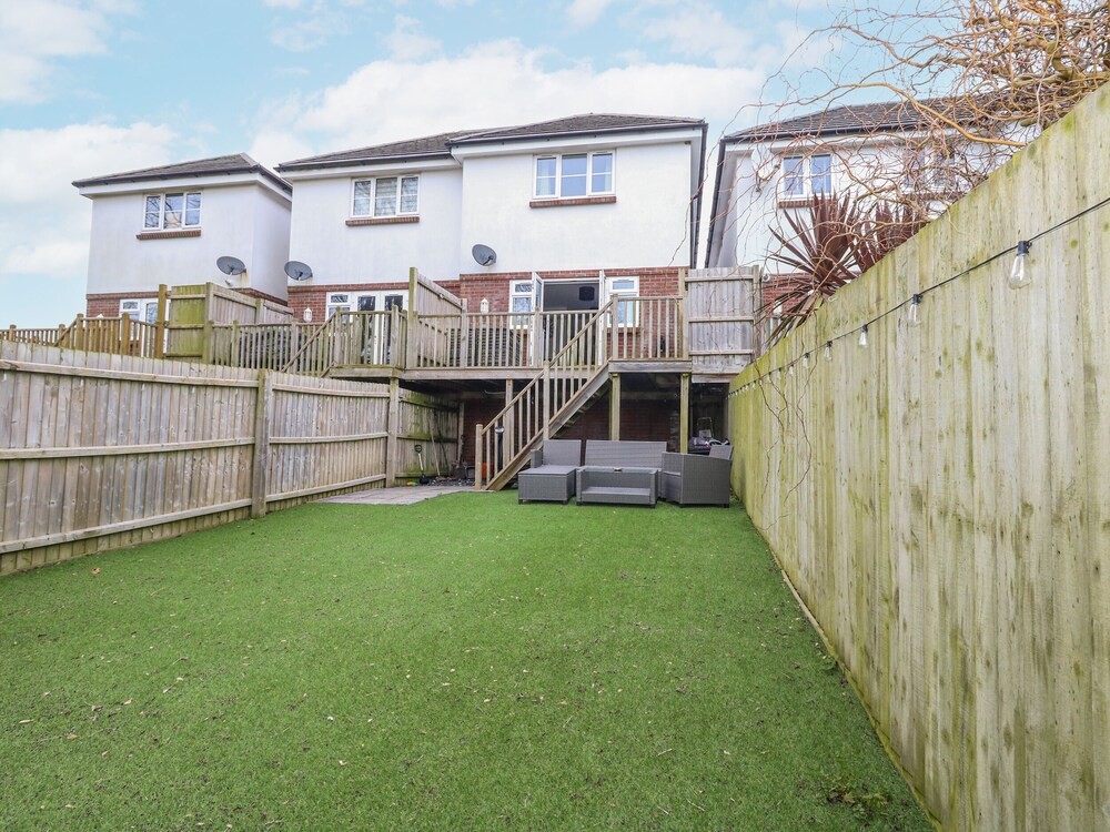 8 Park View Grove