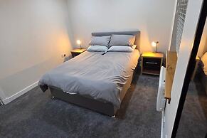 2 Bed House Sleeps 5 -private Garden