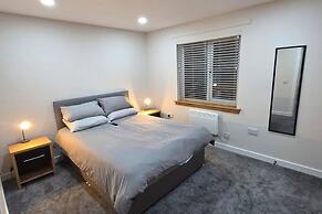 2 Bed House Sleeps 5 -private Garden