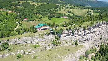 Kayaüstü Dağ Evi