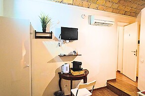 Rooms Steps from Colosseum by Welcome In