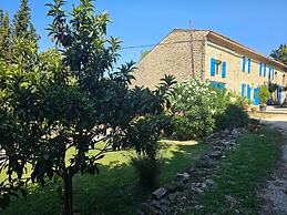 Mas Provençal à flanc de colline