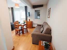 Cozy 2-bedroom Air-conditioned Apartment