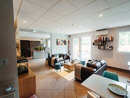 Cozy 2-bedroom Air-conditioned Apartment