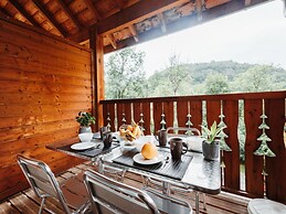 Cozy 2-bedroom Air-conditioned Apartment