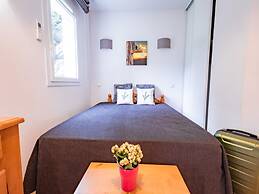 Cozy 2-bedroom Air-conditioned Apartment