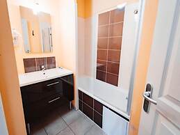 Cozy 2-bedroom Air-conditioned Apartment