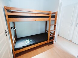 Cozy 2-bedroom Air-conditioned Apartment