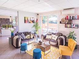 Cozy 2-bedroom Air-conditioned Apartment