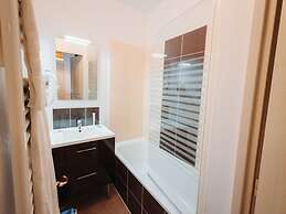 Cozy 2-bedroom Air-conditioned Apartment