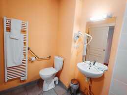 Cozy 2-bedroom Air-conditioned Apartment