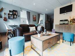 Cozy 2-bedroom Air-conditioned Apartment