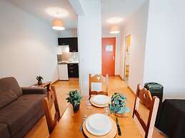 Cozy 2-bedroom Air-conditioned Apartment