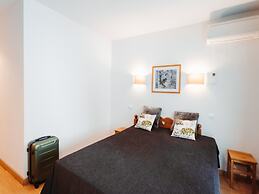 Cozy 2-bedroom Air-conditioned Apartment