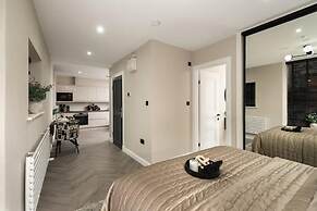 City Centre Apartment Sleeps 2 With Wifi