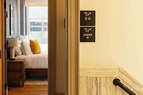 The Courier Hotel