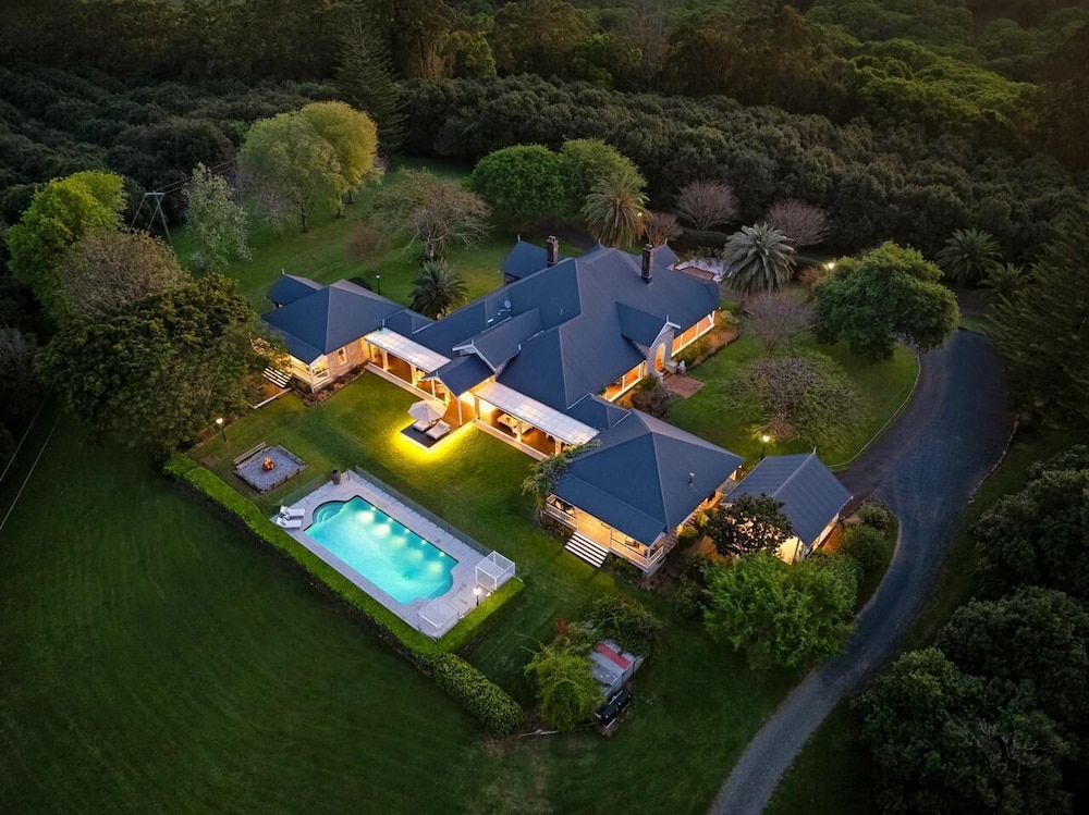 Hinterland House