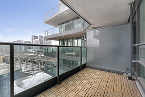 Modern Waterfront Stay