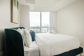 Modern Waterfront Stay