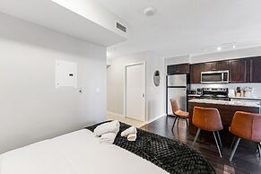 Modern Waterfront Stay