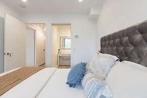 Cityside Waterfront Loft