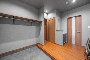 E-US SAKAEDORI HOUSE