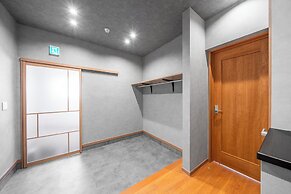 E-US SAKAEDORI HOUSE