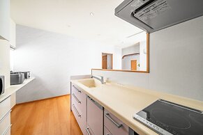 E-US SAKAEDORI HOUSE