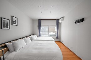 E-US SAKAEDORI HOUSE