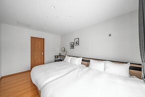 E-US SAKAEDORI HOUSE