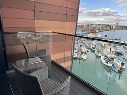 2 bed 2 Bath Waterfront Luxury Apartment
