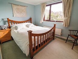 17 Demesne Gardens