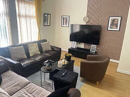 1-bed Apt, Sleeps 4, Old Trafford Nearby