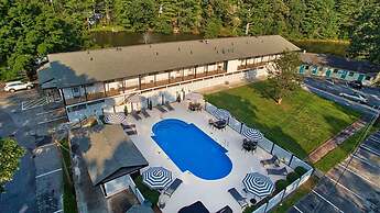 Stone Studio Lakefront Pool Access