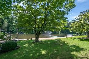 Stone Studio Lakefront Pool Access