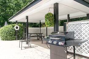 Stone Studio Lakefront Pool Access