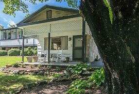 Stone Studio Lakefront Pool Access