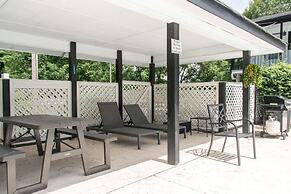 Stone Studio Lakefront Pool Access