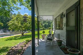 Stone Studio Lakefront Pool Access